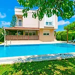 Villa Paradise Town Royal