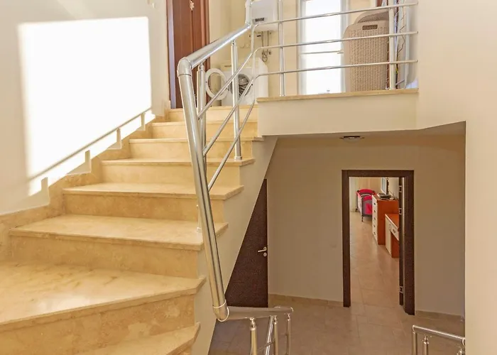 别墅 Paradise Town Royal