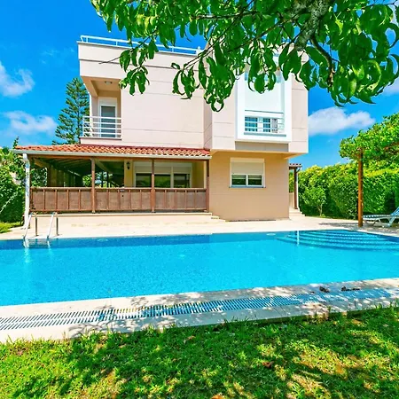 Villa Paradise Town Royal