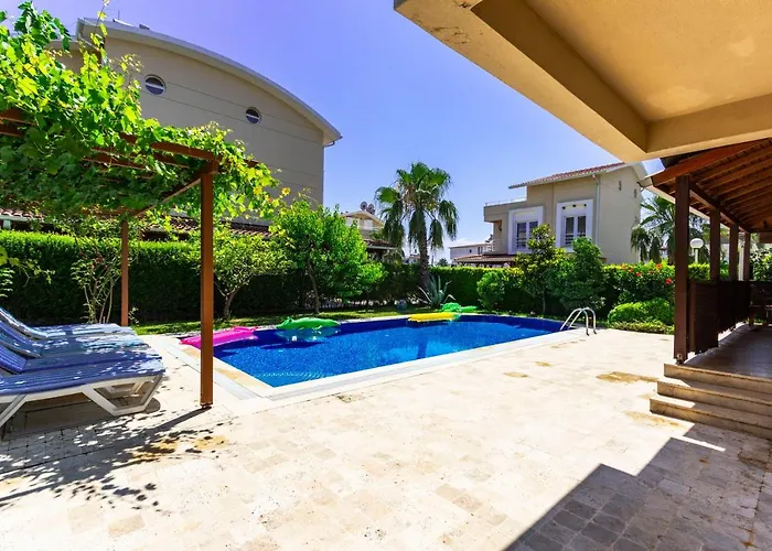 فيلة Paradise Town Royal