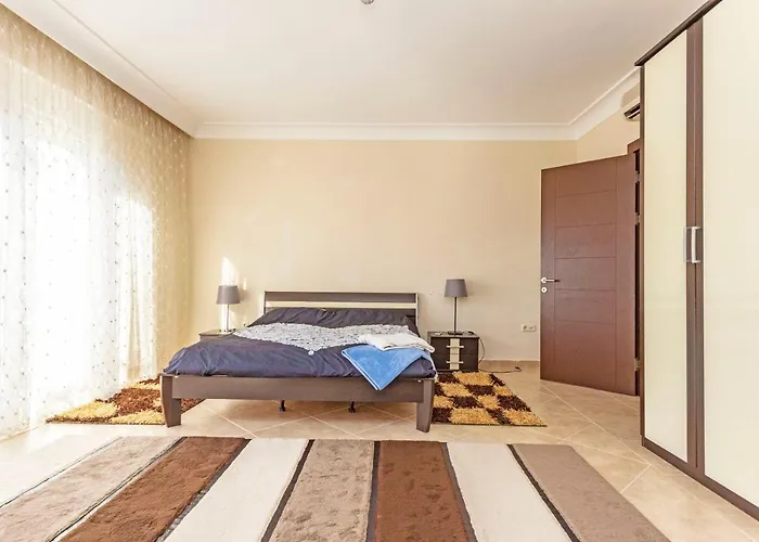 Paradise Town Royal * באלאק