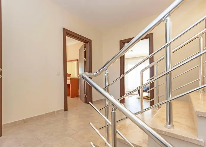 Paradise Town Royal فيلة بيليك