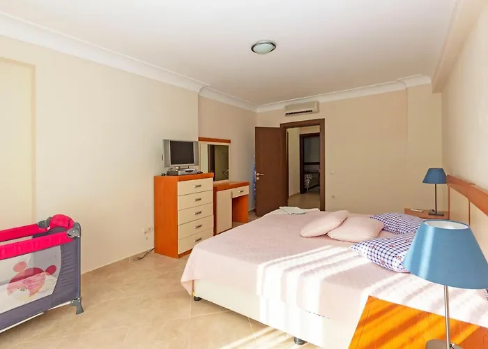 וילה Paradise Town Royal *